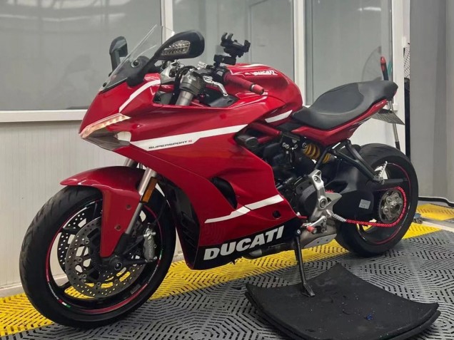 Carenados Moto Ducati Supersport 939/939S 2017-2022 - Rojo Blanco Negro Fabricantes